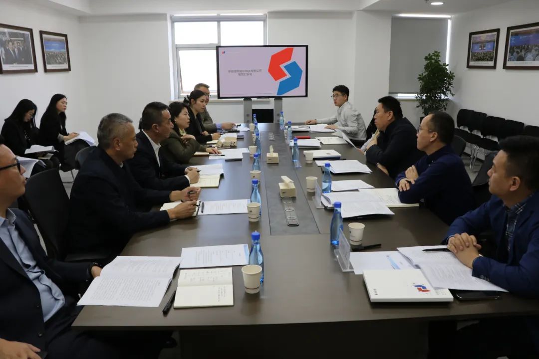 沈金生书记一行在亚欧公司会议室座谈.JPG